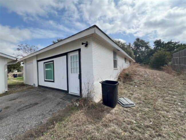 Photo - 128 Skyview Terrace