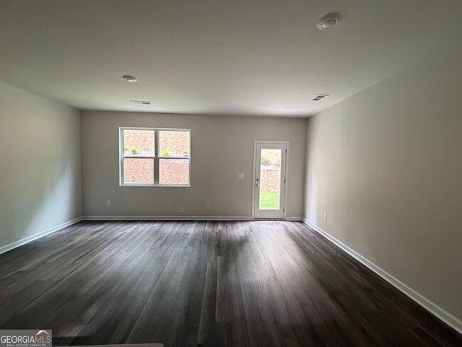 Photo - 2064 Crossing Rd
