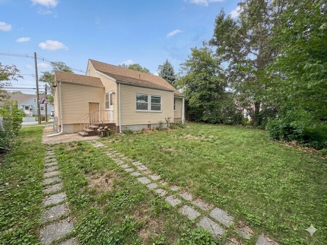 Photo - 352 E 7th Ave