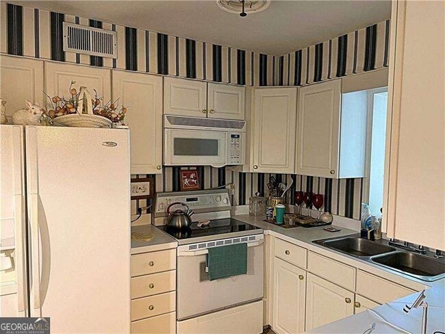 Photo - 141 Elysian Way NW