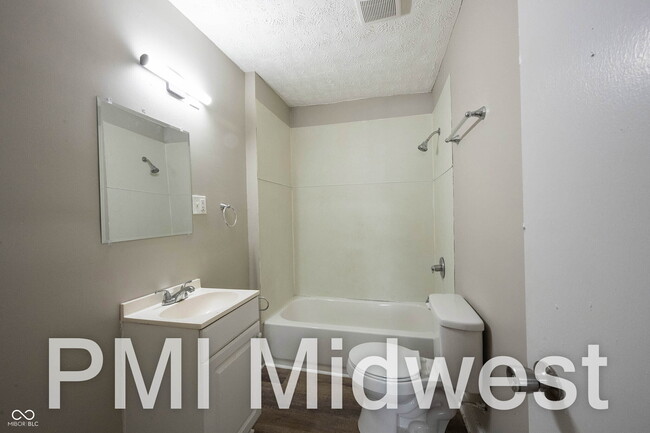 Photo - 2932 N Dearborn St