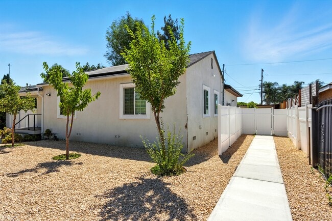 Building Photo - 13700 Branford St Rental