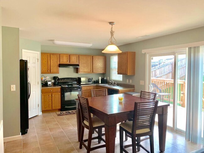 Kitchen - 5082 Cobblestone Creek Dr