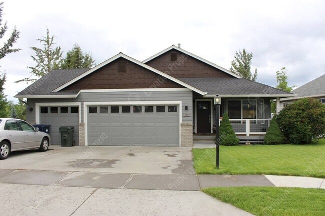 Building Photo - **Unfurnished** Spacious single-level 3 BR...