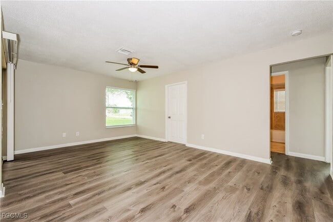 Photo - 1820 SE 10th St