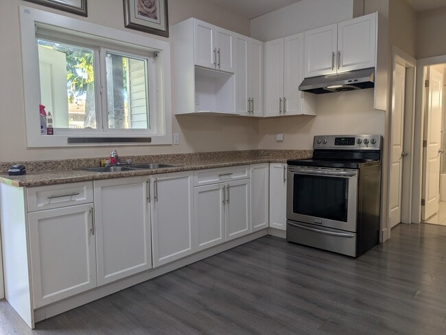 Building Photo - 7546 Wren St