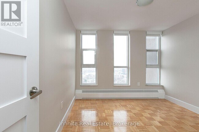 Photo - 666 Spadina Ave. Unit 403