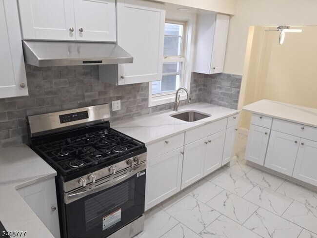 Photo - 212 Park Ave