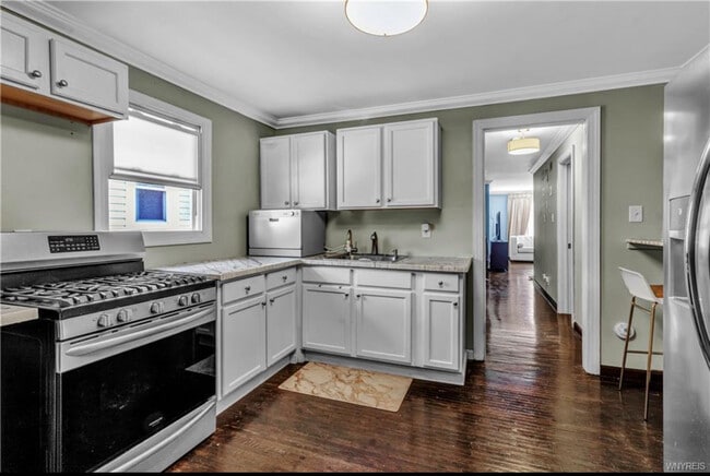 Photo - 44 Arnold St Unit Upper