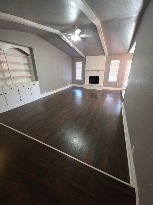 Photo - "Charming 3-Bed, 2-Bath Haven in Broken Ar...