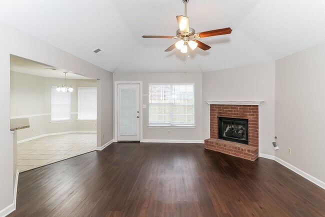 Photo - 995 Scofield Dr