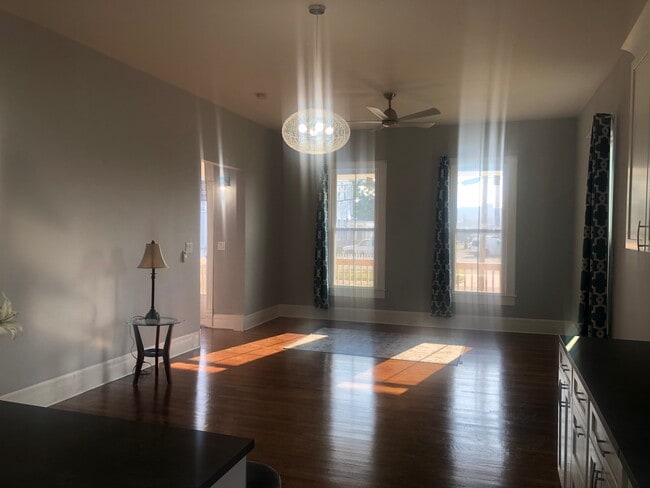 Photo - 608 Mitchell St