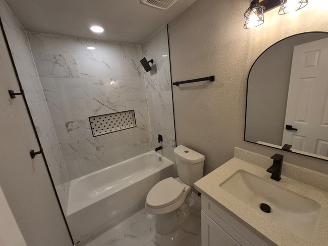 Photo - 3268 Holman St Unidad 4