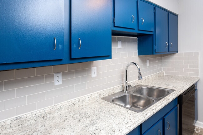 2BR, 1BA - 945 SF - Kitchen