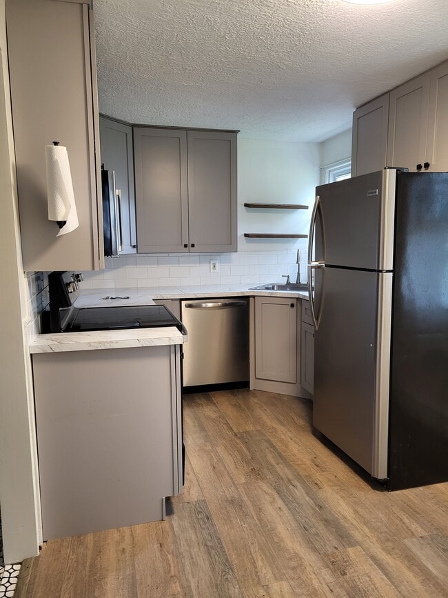 Kitchen - 1135 Ralph St