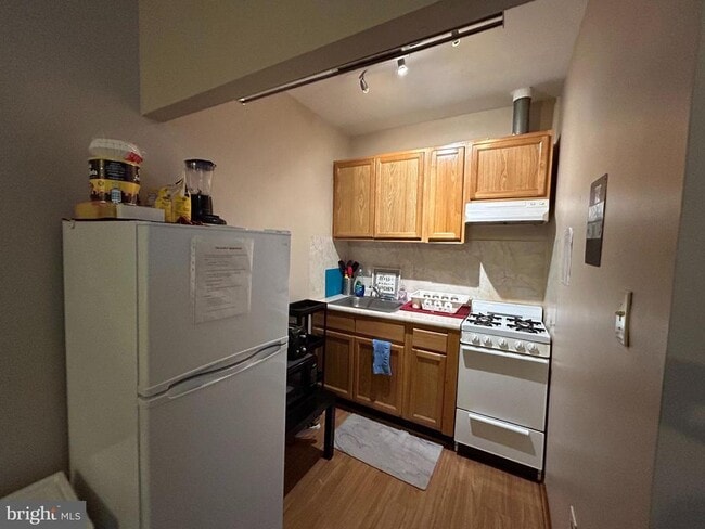 Building Photo - 532 N 15th St Unit 2D