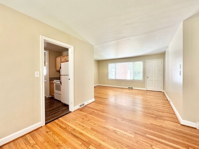 3808 Parkwood Dr