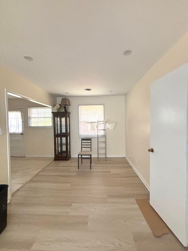 Photo - 1228 Alfred St NE