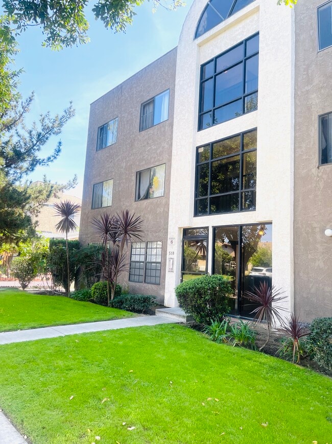 Building Photo - 518 Oak St Unit 518 Oak St.   7