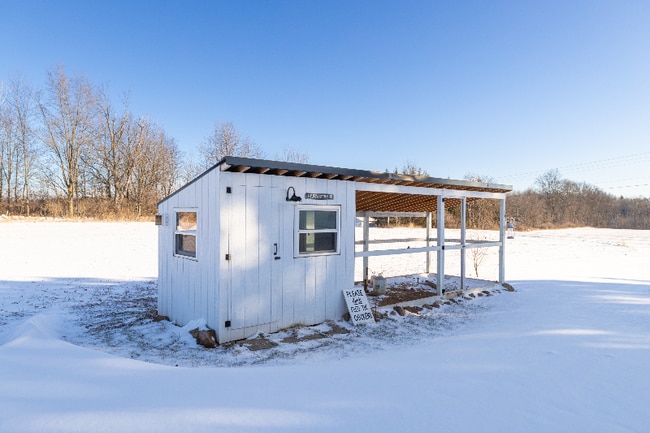 Photo - 3013 Daansen Rd