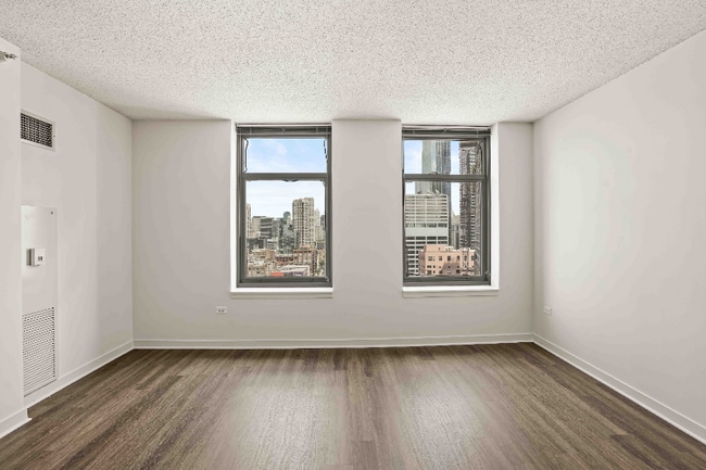 Photo - 557 W Kinzie St