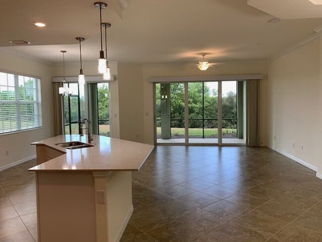 Photo - JUST LISTED! -3/2 COACH HOME - COUNTRY CLUB EAST - NICE!!