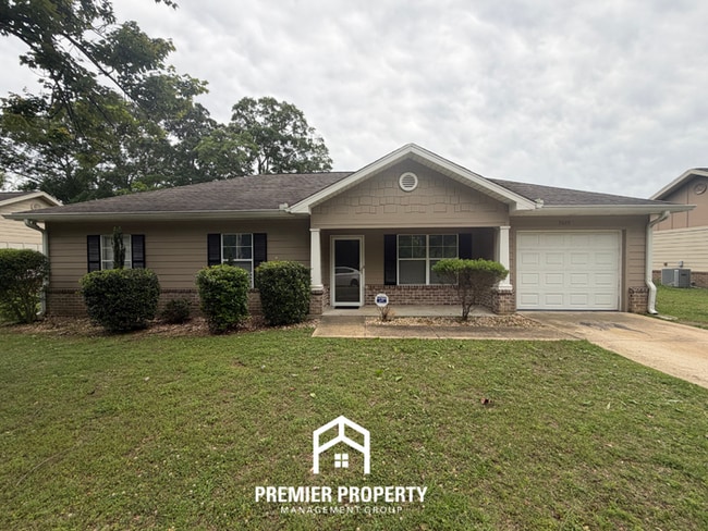 Building Photo - Charming 3BR/2BA Tuscaloosa Home | Hardwood Floors & Large Fenced Backyard