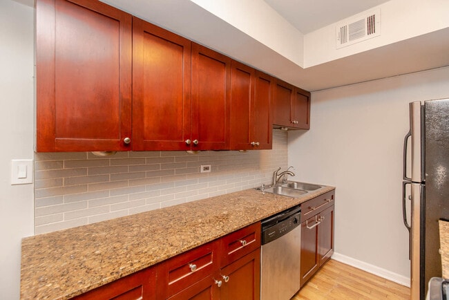 Photo - 931 W Leland Ave