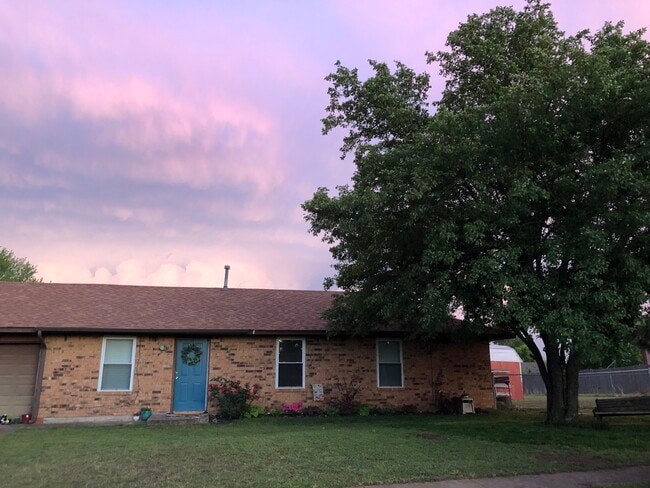 Frente - 254 Hickory Stick Ln