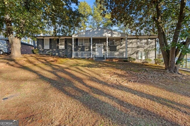 Building Photo - 2382 Peachwood Cir NE
