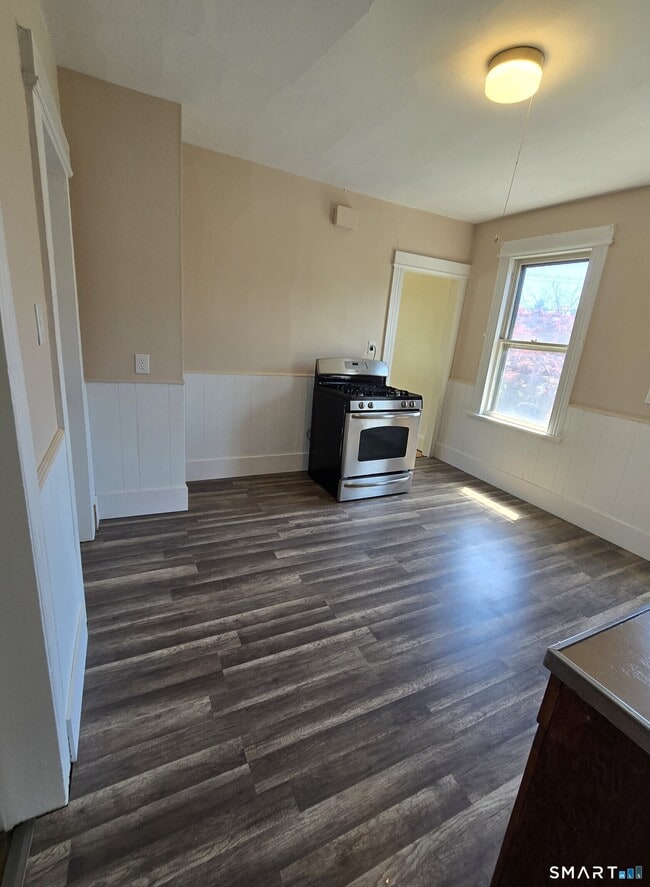 Photo - 985 Huntington Rd