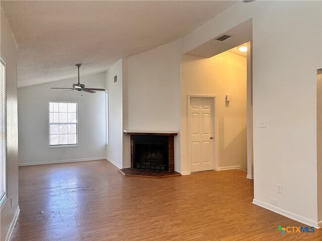 Photo - 899 Hillyer St