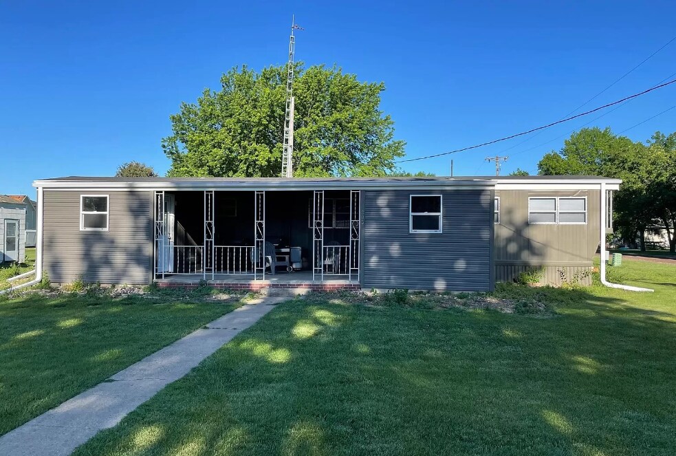 Photo - 303 S Maple St House