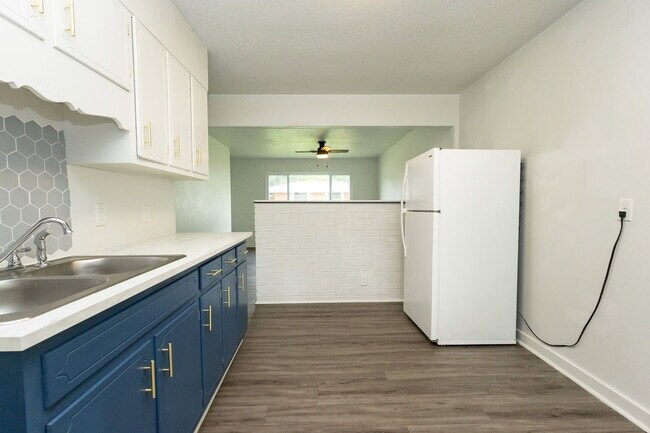 Photo - 2182 Dugan St