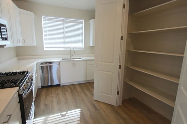 Photo - LIKE NEW: 2170+ SQFT and majestic VIEWS  3 Br 2.5 Ba 2 Car garage