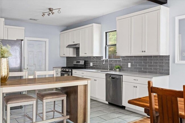 Photo - 10302 Aspen St