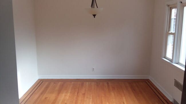 Photo - 260 Elsmere Pl