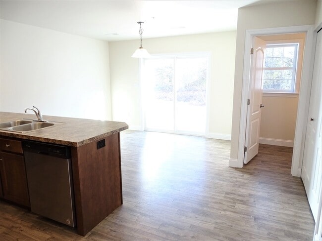 Photo - 127 Redstone Dr