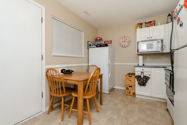 Photo - 8596 Ashwell Rd