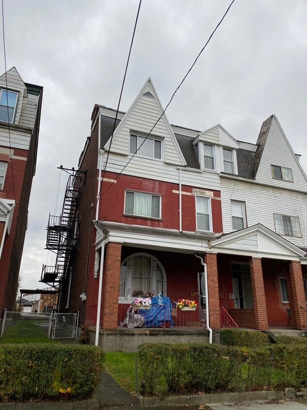 Photo - 7 Oakland Sq (Pittsburgh, PA)