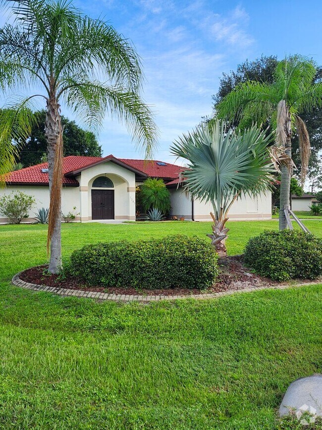 Building Photo - AVAILABLE 2026 SEASON! PORT CHARLOTTE, HEA... Rental