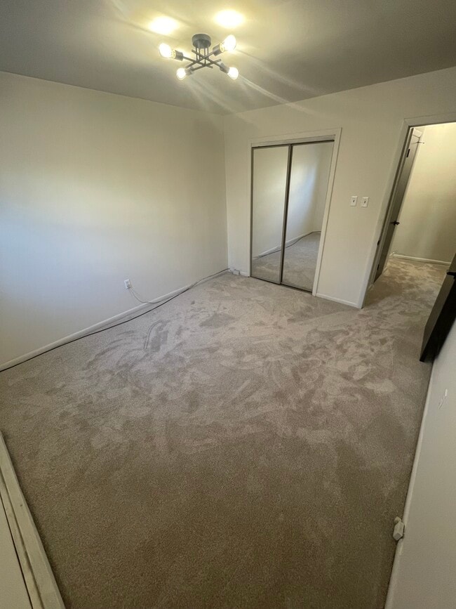 Building Photo - 2539 Jenkintown Rd Unit 102