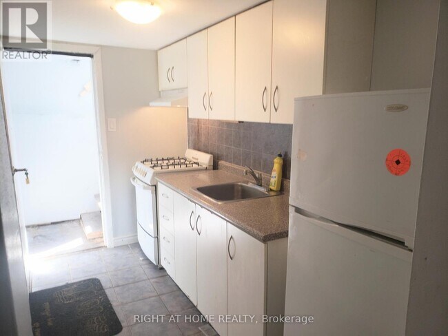 Photo - 685 Greenwood Ave
