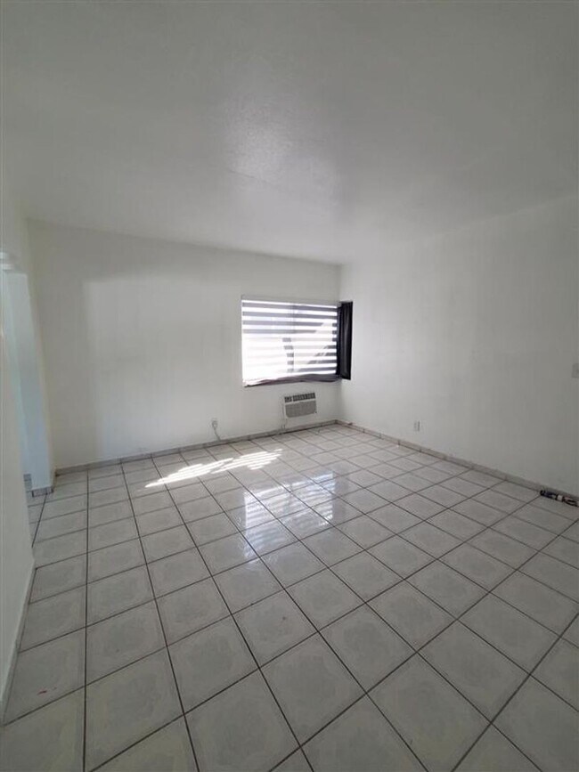 965-975 Biarritz Drive