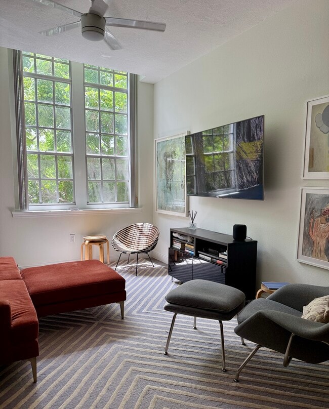 Photo - 701 Mirror Lake Dr N Unit Furnished1BR/1BA#215