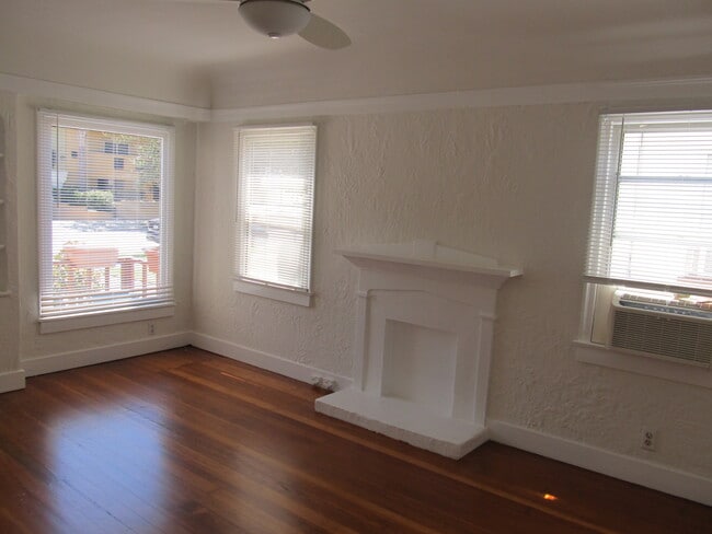 Photo - 11217 La Maida St