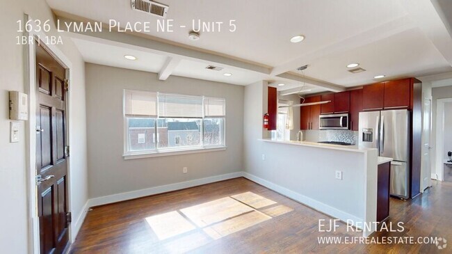 Building Photo - Updated One Bedroom W/Stainless Steel Appl... Unit 5 Rental