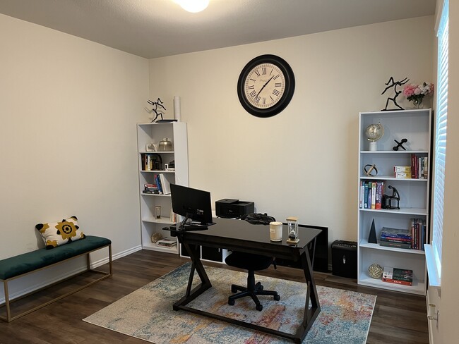 Photo - 1723 Cormorant Cres