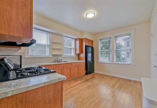 Photo - 26 MONTROSE Ter Unidad 2