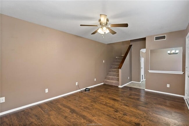 Photo - 2101 Barak Ln